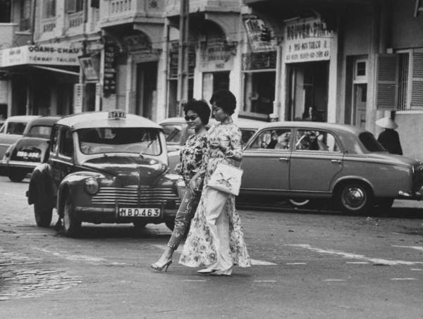 20世纪身穿奥黛的越南女人组图 越南的传统服装是什么？
