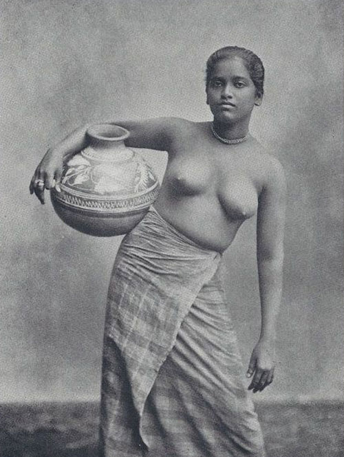 20世纪斯里兰卡女人裸胸黑白照片