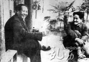 1949年毛泽东与毛岸英在香山