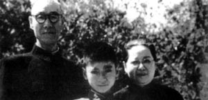 潘天寿夫妇与儿子潘天凯