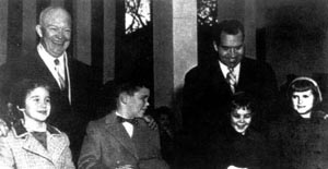 艾森豪威尔和孙子、孙女及尼克松和他的两个女儿