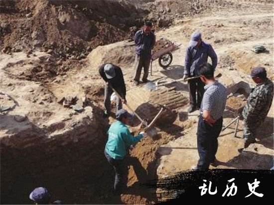 甘肃发明汉代古墓 墓葬文物遭盗墓贼洗劫严重!