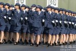 日本自卫队女兵为何都要背个包?