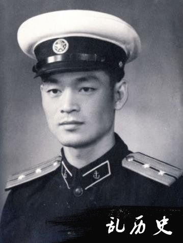 1956年许光任北海舰队宜川号军舰副舰长。