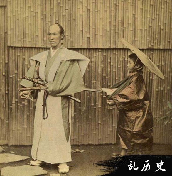 　切腹，为以刀切开腹部的自杀仪式，一般认为源自日本。切腹自杀者日语称为“切腹人”，而切腹人如为了追随师父死亡而自杀，过程称为“追腹”。