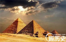 金字塔高达146米每块石头几吨重 建造方法成谜
