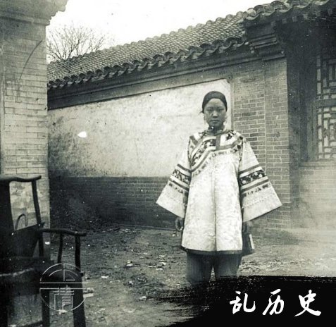 16张晚清妇女的老照片，这才是真实的清朝人像，与影视剧差别大(1)