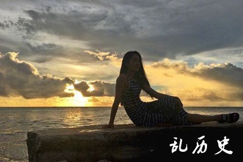 郭碧婷凌晨晒美照 还疯狂翻牌网友互动