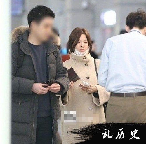 宋慧乔婚后首公开露面 宋慧乔素颜飞北京