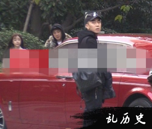 王思聪24小时内换2个女伴 一群网红陪着去济州岛