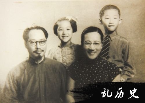 1940年，许地山夫妇结婚11周年纪念全家福，后排为许燕吉和哥哥