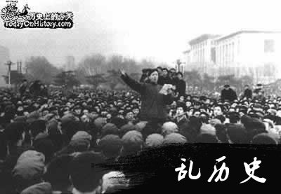 反对四人帮的“四五”运动爆发(todayonhistory.com)