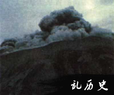 圣海伦斯火山爆发(todayonhistory.com)