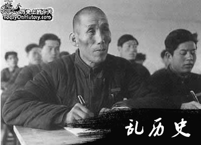 我国开展大规模扫盲运动(todayonhistory.com)