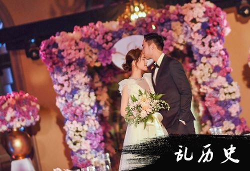 阿娇婚礼照来了 与老公甜蜜拥吻好姐妹见证幸福时刻