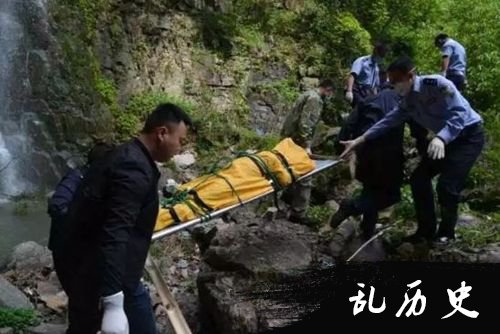 民警在山里找到洪女士的尸体