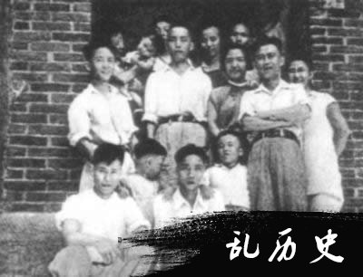 国共代表在重庆继续谈判(todayonhistory.com)